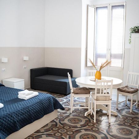 バーリ Principe Amedeo 93 Bed & Breakfast エクステリア 写真