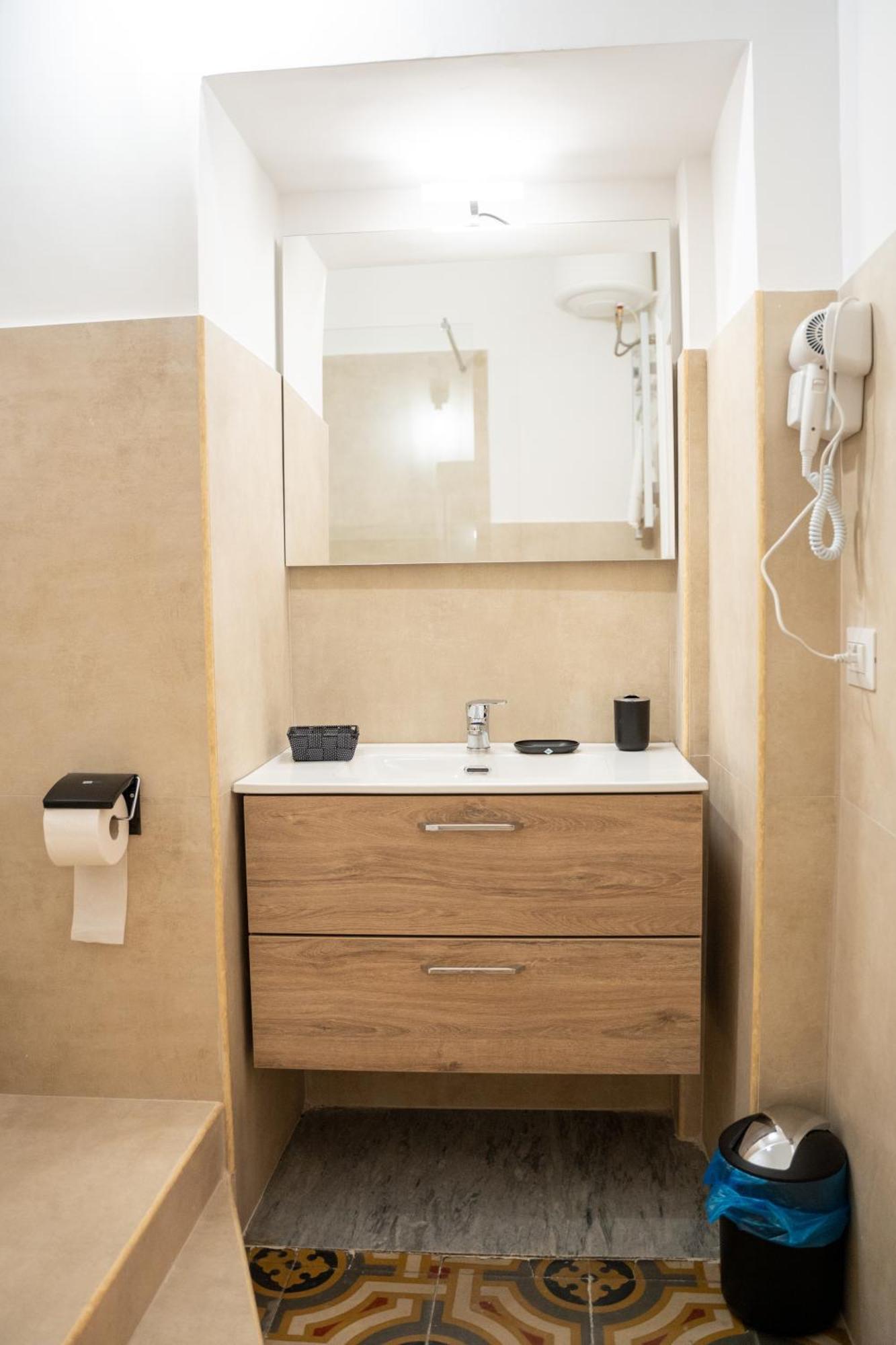 バーリ Principe Amedeo 93 Bed & Breakfast エクステリア 写真