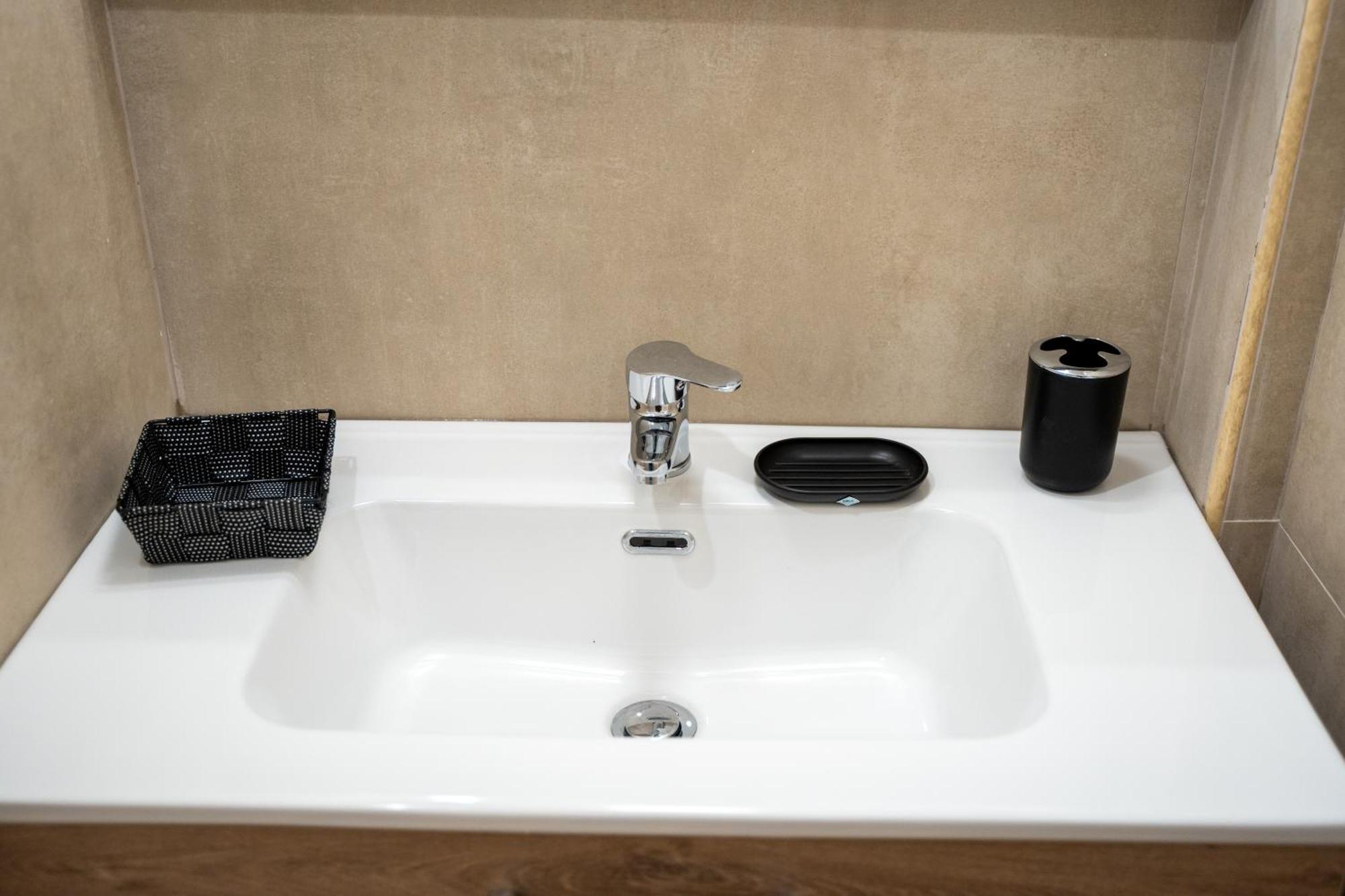 バーリ Principe Amedeo 93 Bed & Breakfast エクステリア 写真
