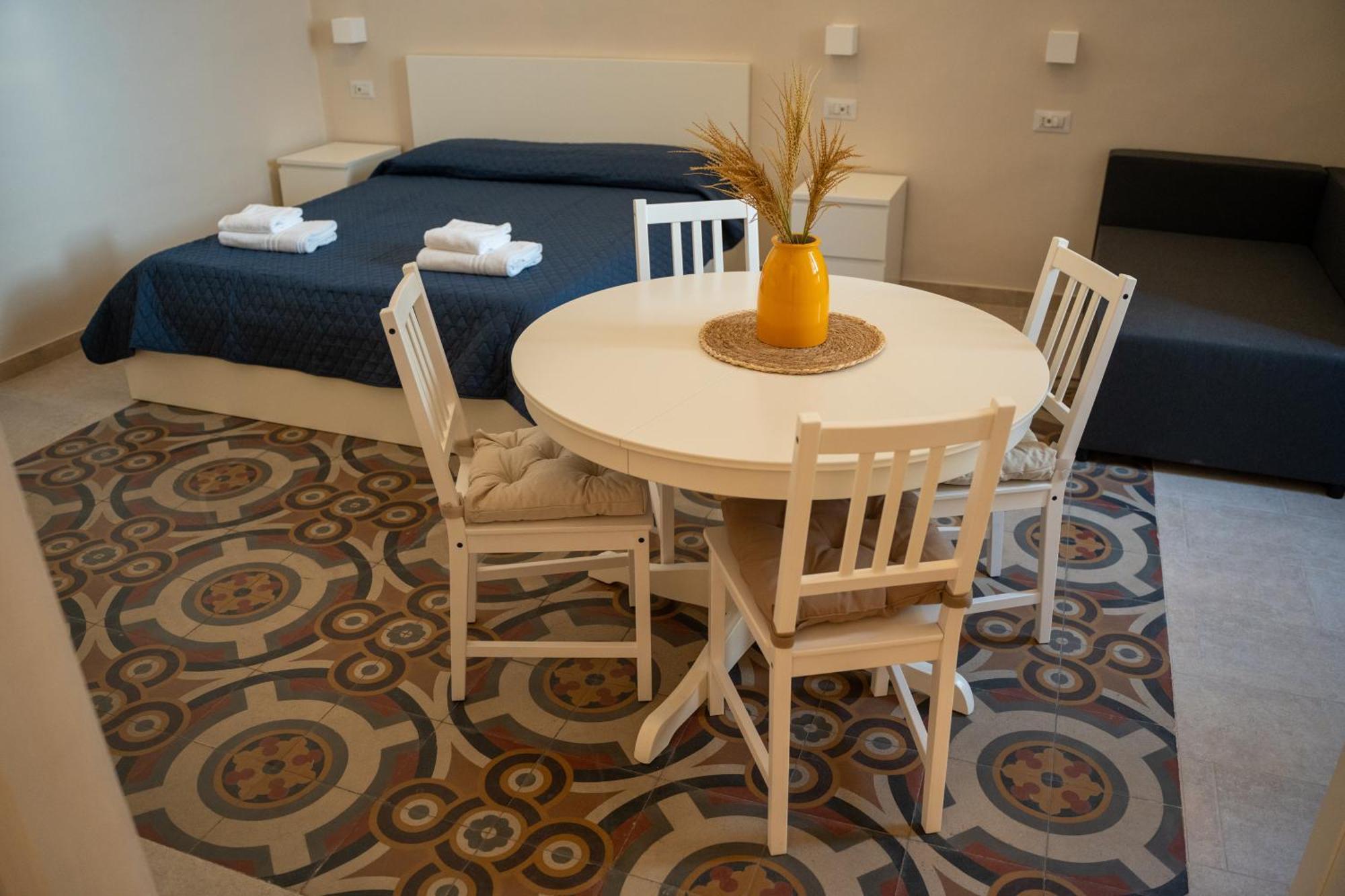 バーリ Principe Amedeo 93 Bed & Breakfast エクステリア 写真