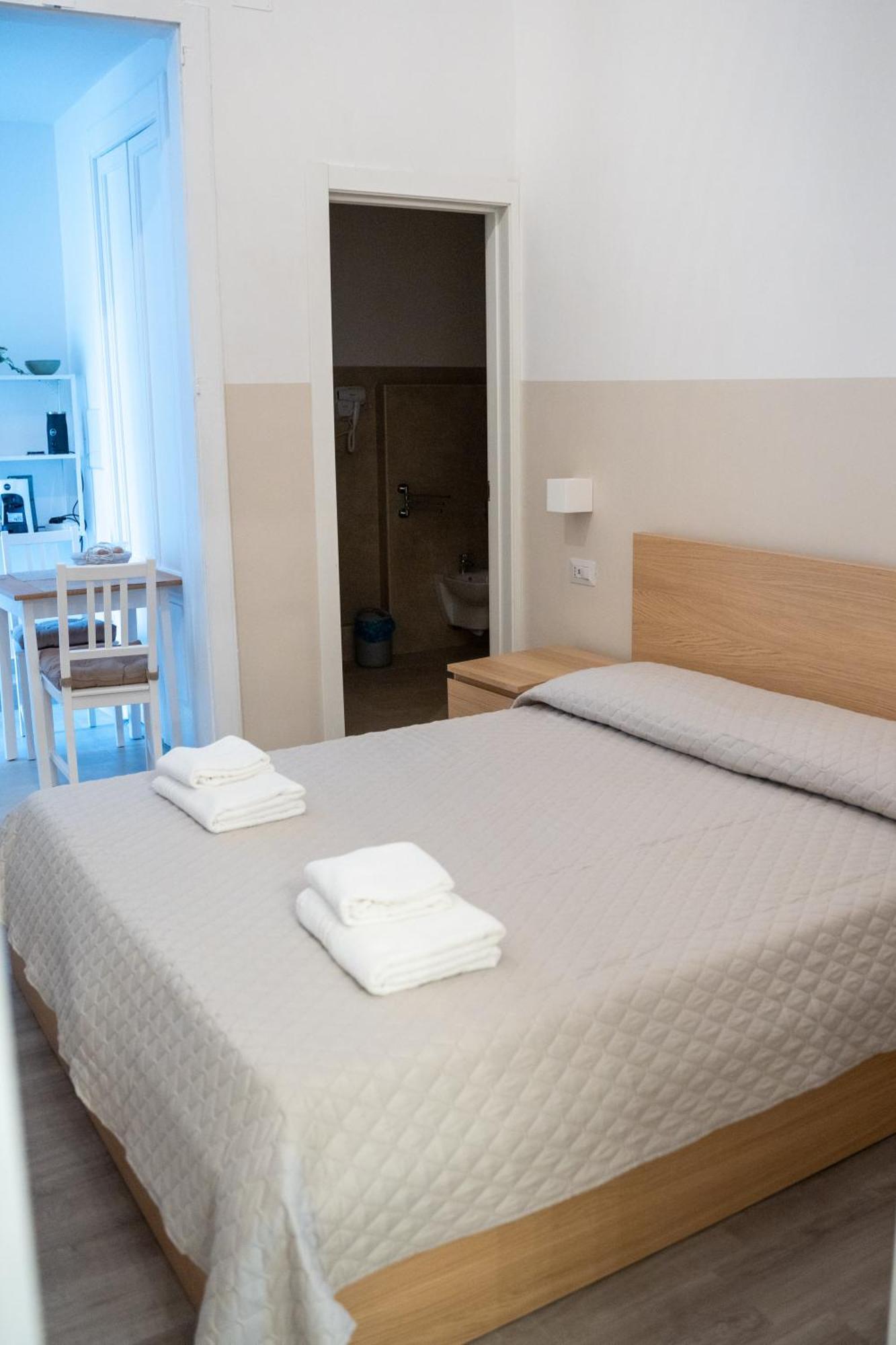 バーリ Principe Amedeo 93 Bed & Breakfast エクステリア 写真
