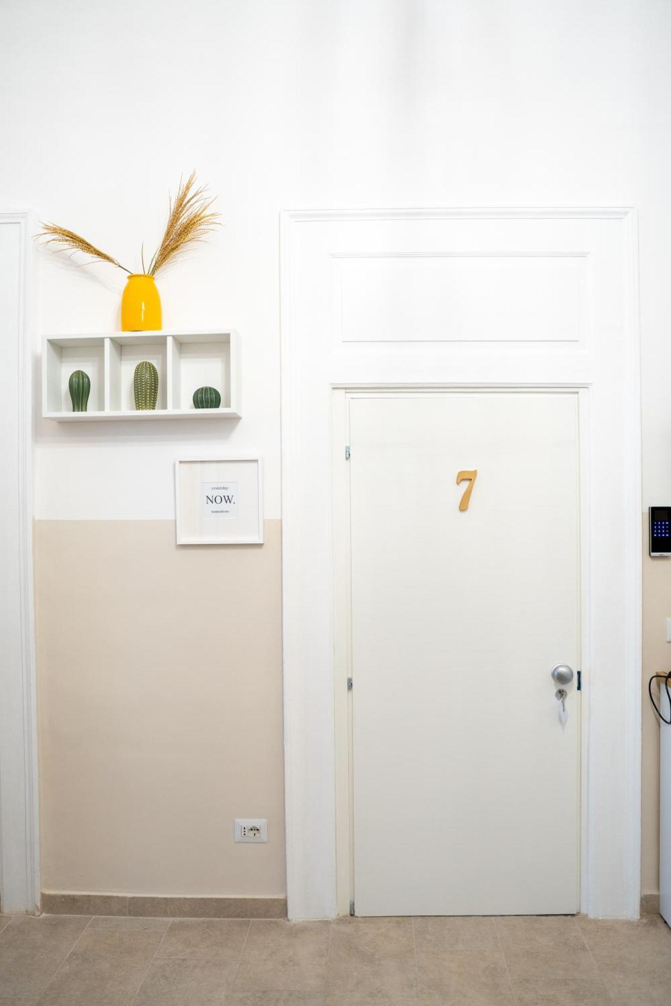 バーリ Principe Amedeo 93 Bed & Breakfast エクステリア 写真