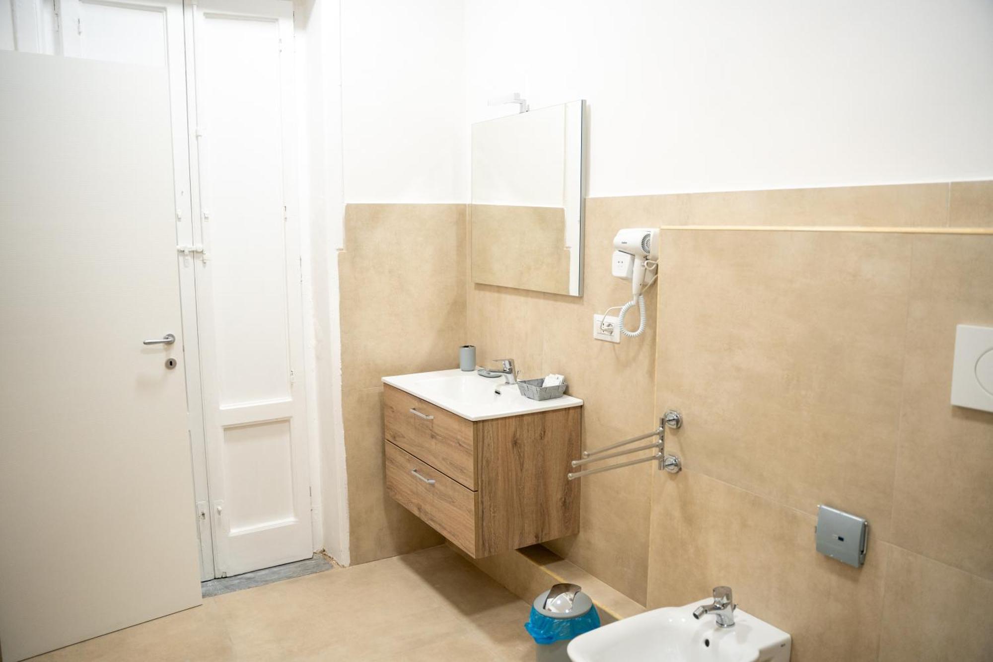 バーリ Principe Amedeo 93 Bed & Breakfast エクステリア 写真