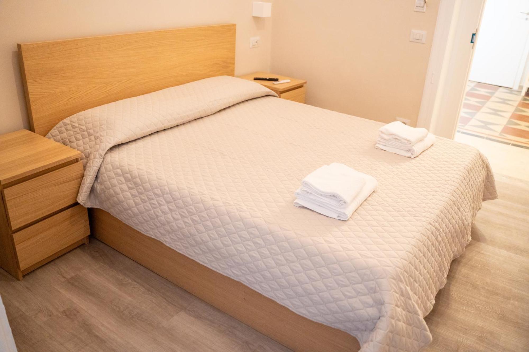 バーリ Principe Amedeo 93 Bed & Breakfast エクステリア 写真
