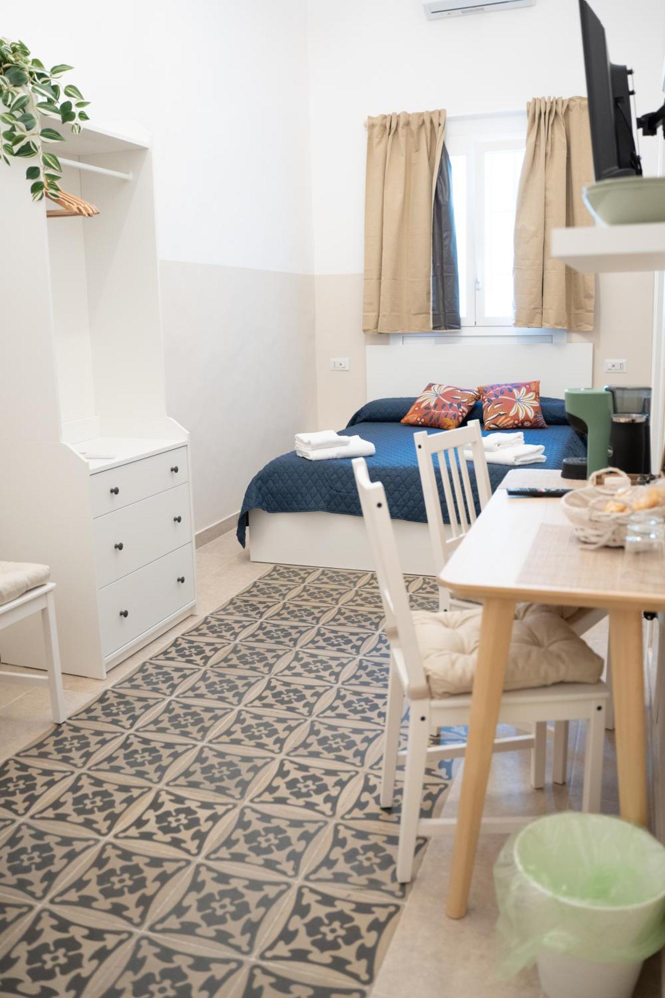 バーリ Principe Amedeo 93 Bed & Breakfast エクステリア 写真